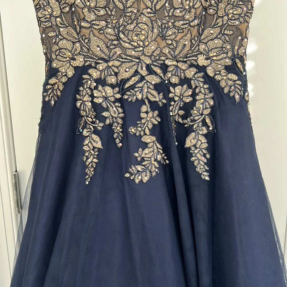 XSCAPE Evening Gown Size 6 - Picture 3 of 9